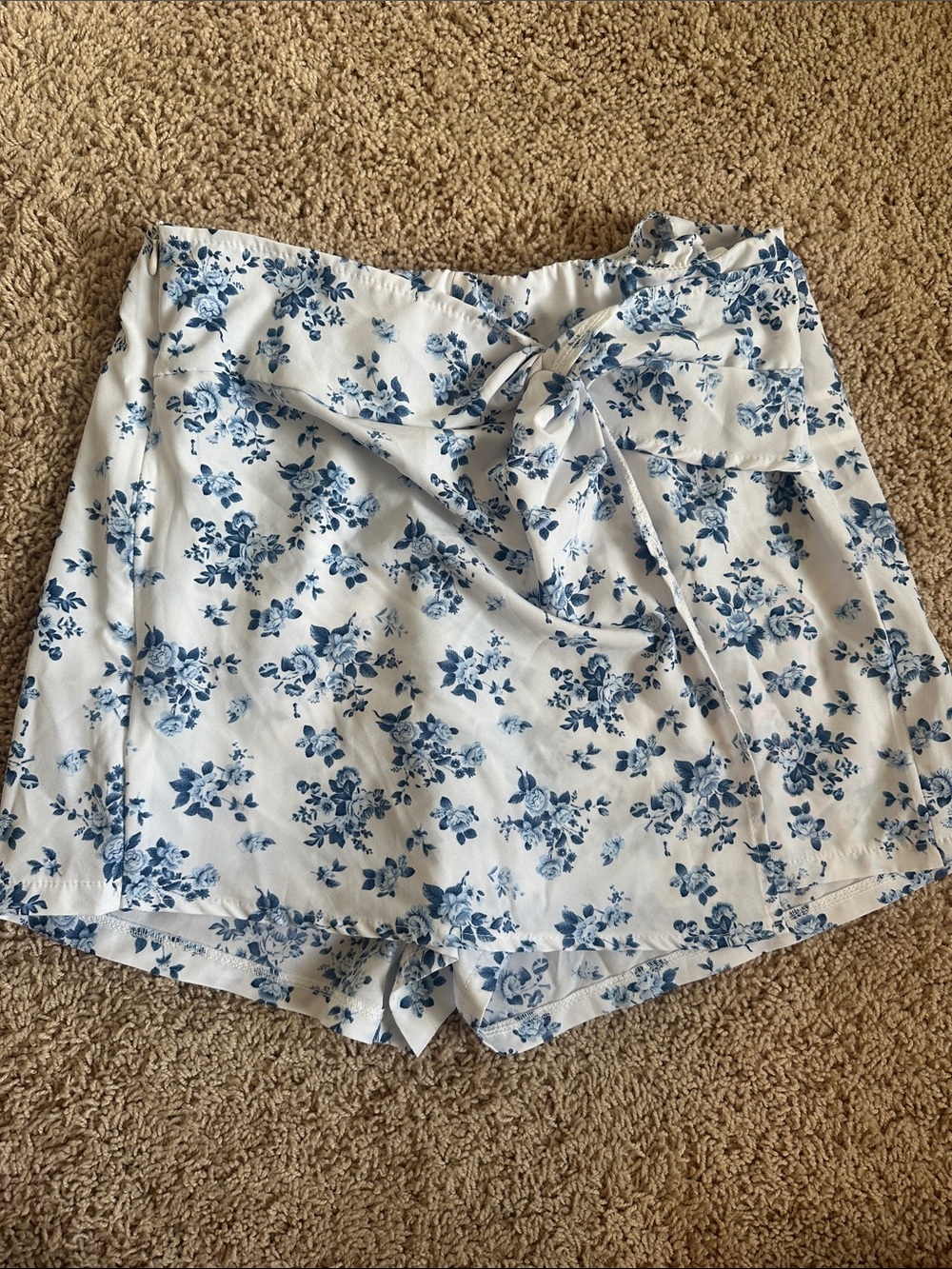 SHEIN White Floral Tie-Waist Skort with Blue Print